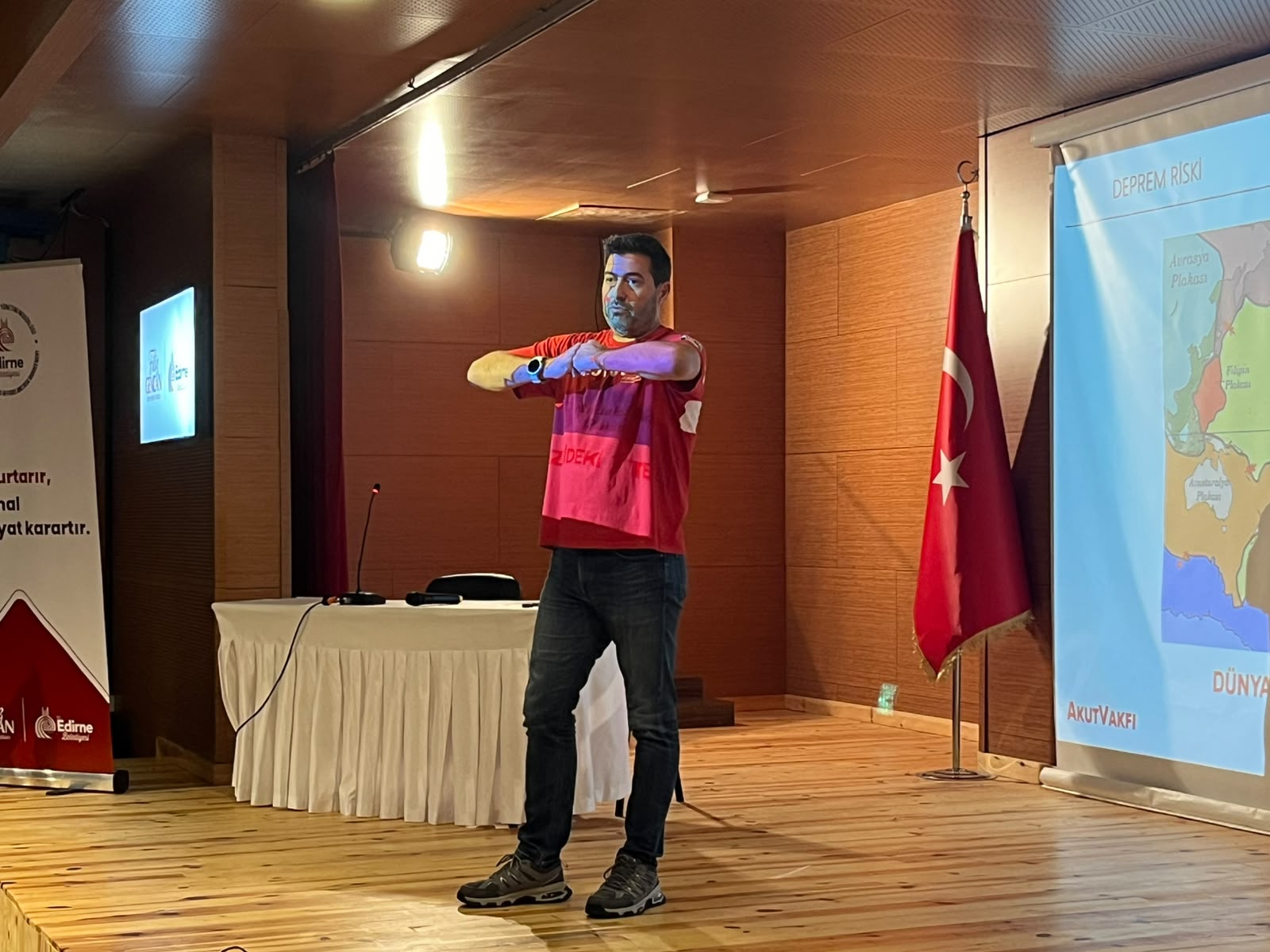 Edirne Belediyesi ve AKUT Vakfı iş birliğiyle kadınlara yönelik düzenlenen